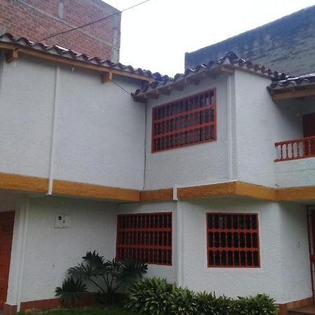 Casa Hotel Palmas Del Estadio 2 Medellin Luaran gambar